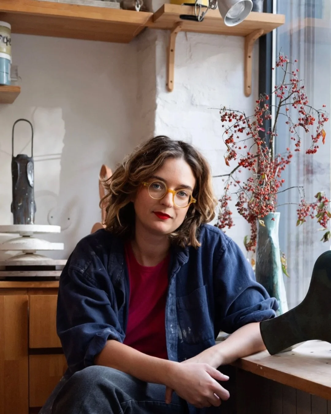 | Claudia Cauville | 

Fa&ccedil;onn&eacute;es &agrave; la main gr&acirc;ce &agrave; la technique du modelage, les pi&egrave;ces de Claudia Cauville oscillent entre sculpture et peinture. Pas de tour, pas de moule, mais un rapport direct &agrave; la 