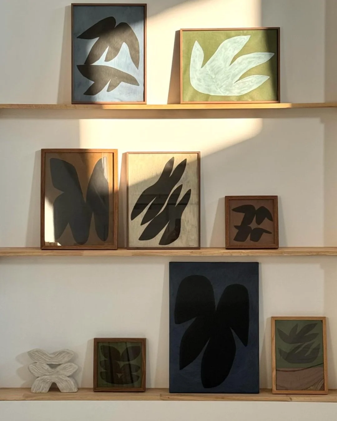 | Nouvelle série FLEUR — Virginie Hucher | 

Dans son atelier ouvert sur la forêt, Virginie Hucher travaille au plus près du vivant. La lumière, les saisons, le mouvement des feuilles nourrissent son regard et travers