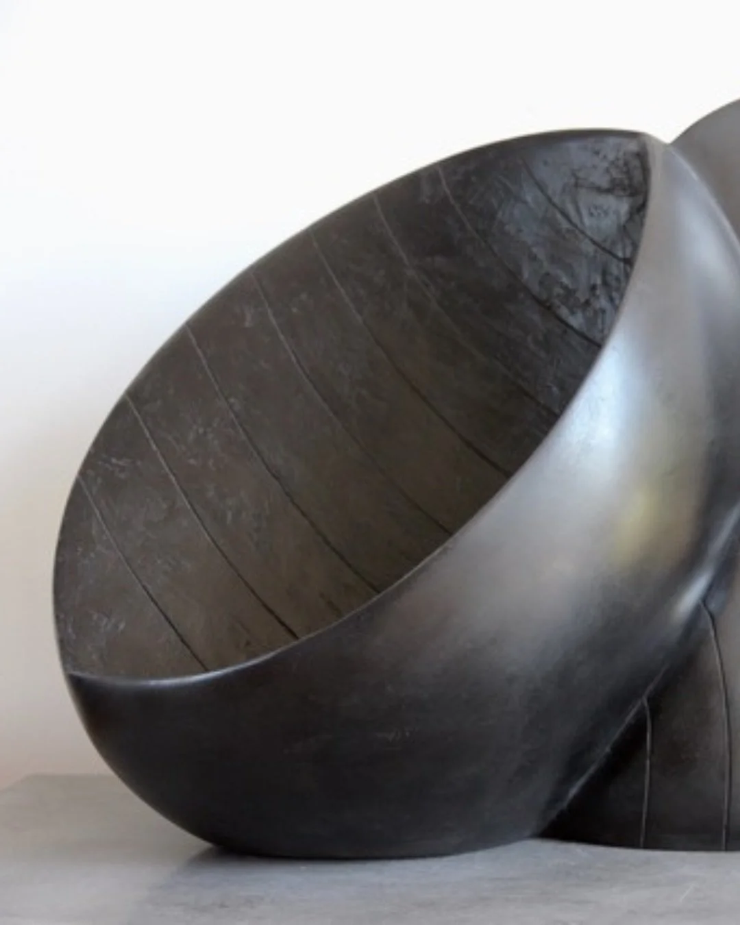 Vibrations | Sophie Bocher

Pr&eacute;sent&eacute;e &agrave; la galerie du 12 au 28 mars dans l&rsquo;exposition &Eacute;tats du corps, aux c&ocirc;t&eacute;s des dessins d&rsquo;Atiq Rahimi, Vibrations explore le mouvement et le rythme dans la mati&