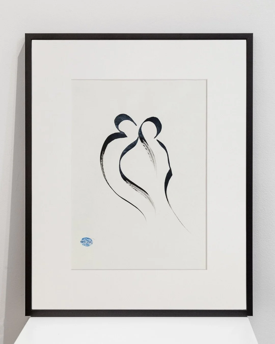 | Corps callimorphiques - Atiq Rahimi | 

Le calame n&rsquo;a droit qu&rsquo;&agrave; un seul passage.
Les lettres se d&eacute;gradent, se vident, deviennent des corps suspendus dans le blanc.
 
La callimorphie ne cherche pas &agrave; repr&eacute;sen