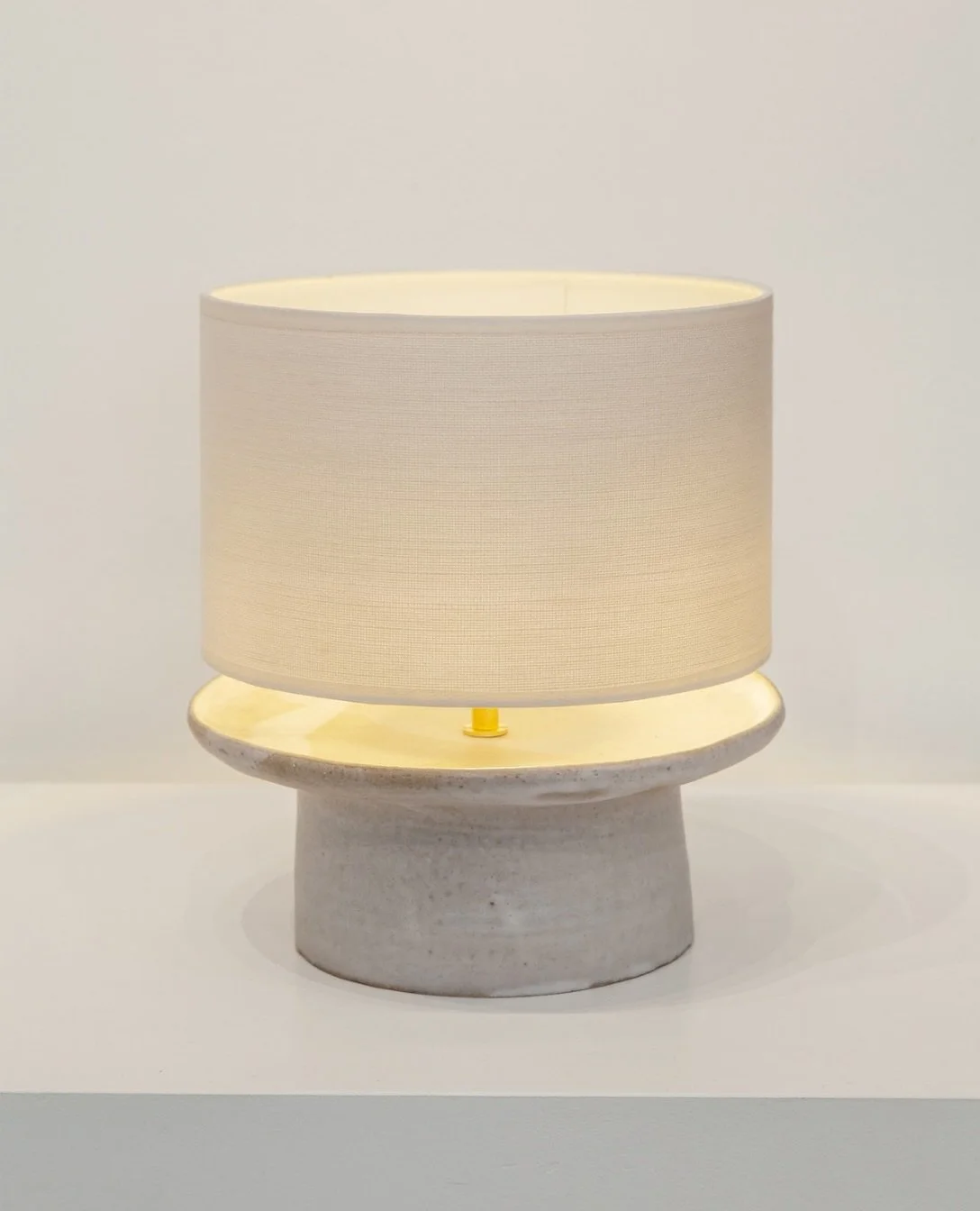 | SOPHIE VAIDIE &mdash; NOUVELLES LAMPES |

Deux nouvelles lampes de Sophie Vaidie viennent de rejoindre la galerie : Japon Mini et Yukibana.

C&eacute;ramiste install&eacute;e en Bourgogne, Sophie Vaidie imagine des pi&egrave;ces pour la maison &agr