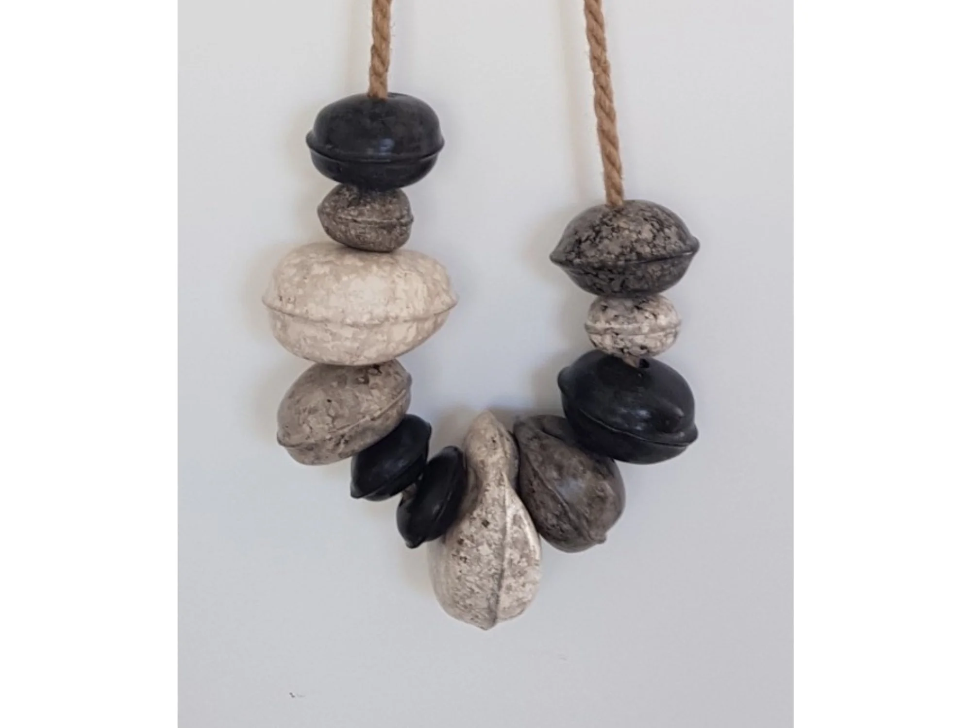 Érosion II — Collier mural en faïence | Danielle Fabre - 2