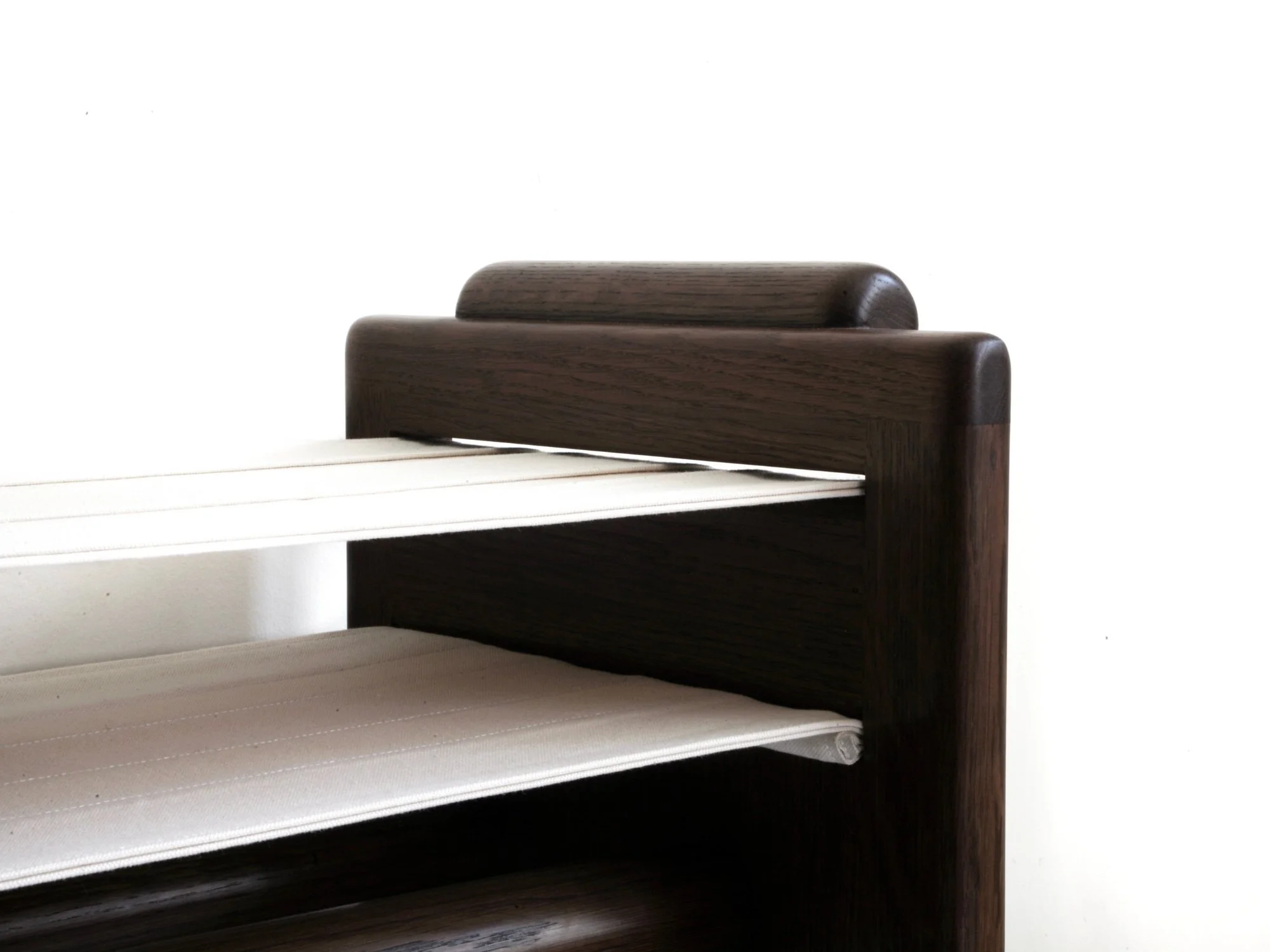 Tabouret A03 chêne teinté | Nogusco - détail 1