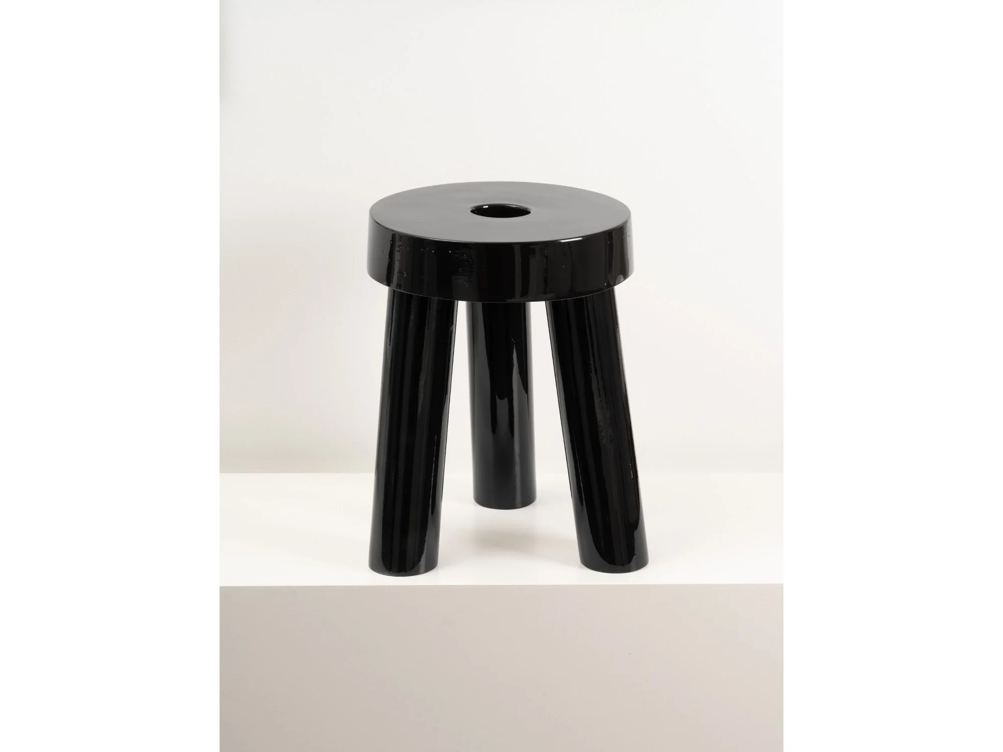 Table d'appoint 02 - noir | Stéven Coëffic