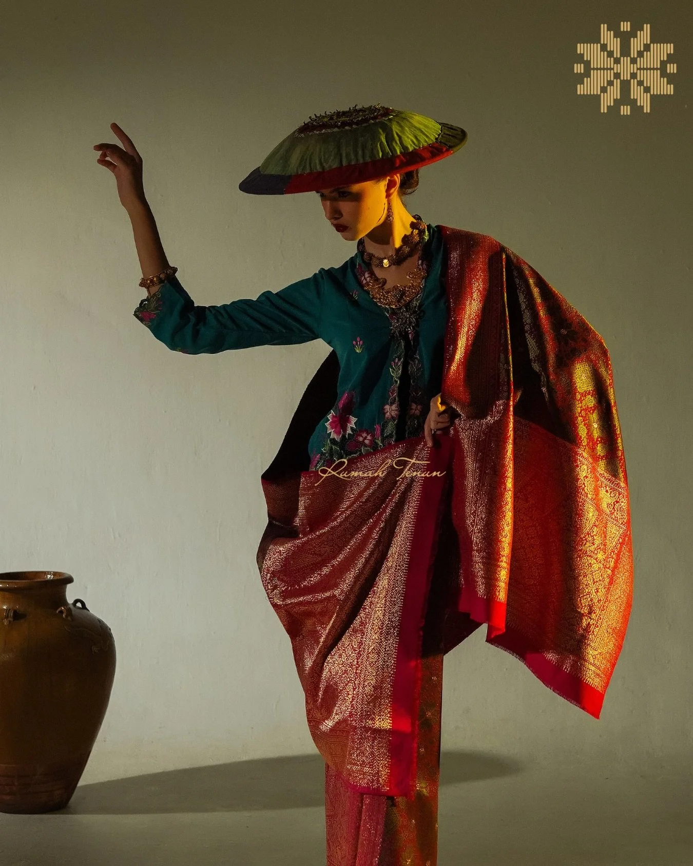 Kebaya Encim paired beautifully with Rumah Tenun's Songket Lepus Collection❤️ 

Untuk informasi lebih lanjut mengenai pilihan warna dan material songket benang tembaga, kunjungi butik Rumah Tenun di Palembang dan di Jakarta! Atau hubungi kami ke What