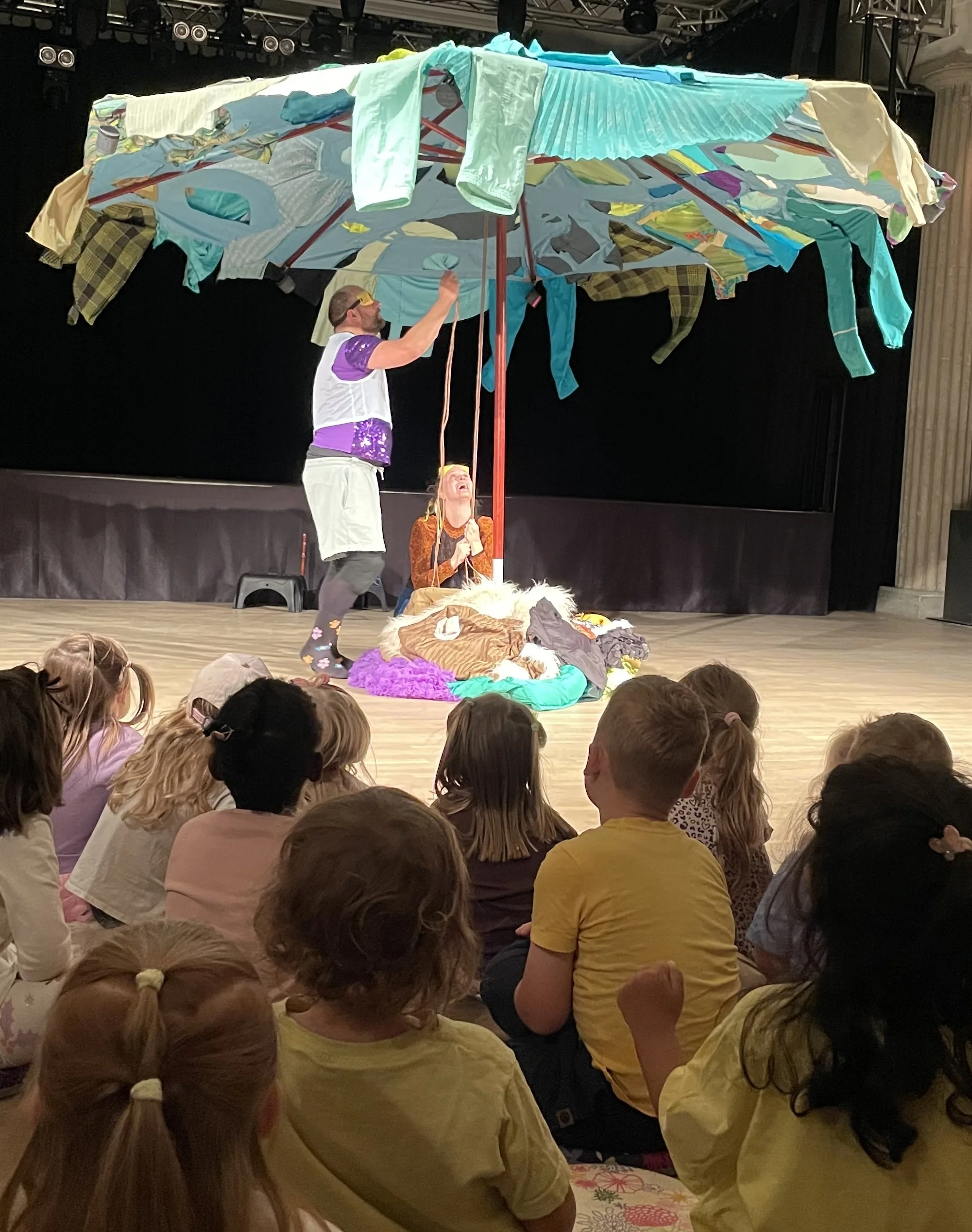 Montessori- Kindergruppe besucht Theaterstück „ Summ und Brumm“