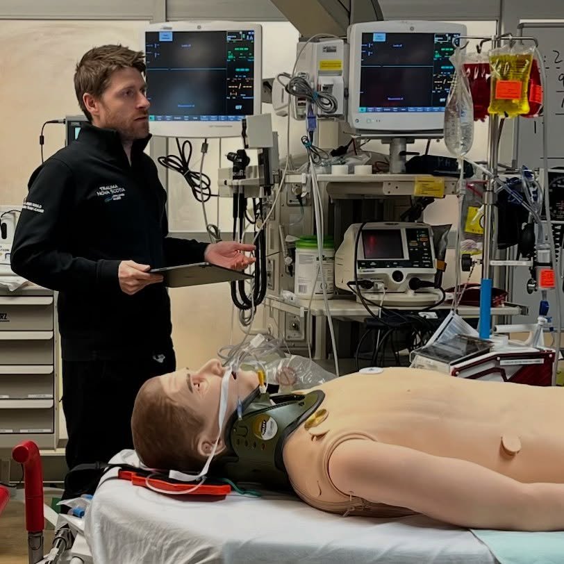 Dr. James Gould runs an Insitu in the Charles V Keating Emergency department. Services are alerted to a MVC trauma activation, and begin care of our simulated patient once they’ve arrived in the ED.
Simulation provides a chance to figure out