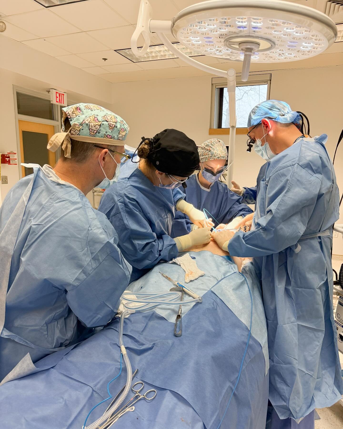 At the Skills Centre, Dr. Brown, Dr. Johnson, and Dr. Horne engage in collaborative simulation training in preparation for an incoming complex reconstructive surgery.
This simulation-based practice allows them to refine and adapt surgical technique