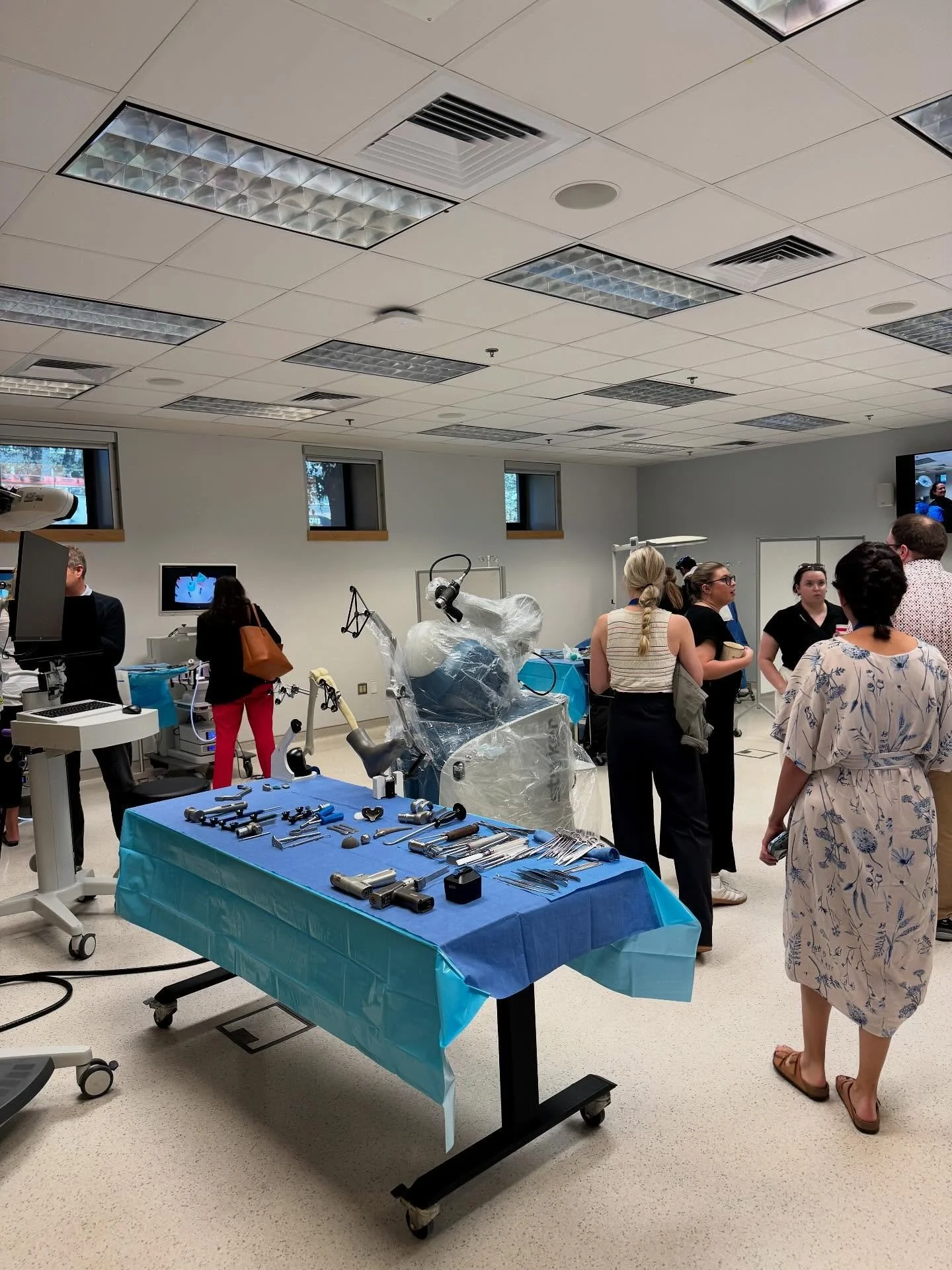 Recently, the Skills Centre welcomed guests to explore the cutting-edge technology and surgical equipment of the QEII Simulation Program. 
From lifelike task trainers to a cardiac exposure on a clinical-grade cadaver — and even robotic-assiste