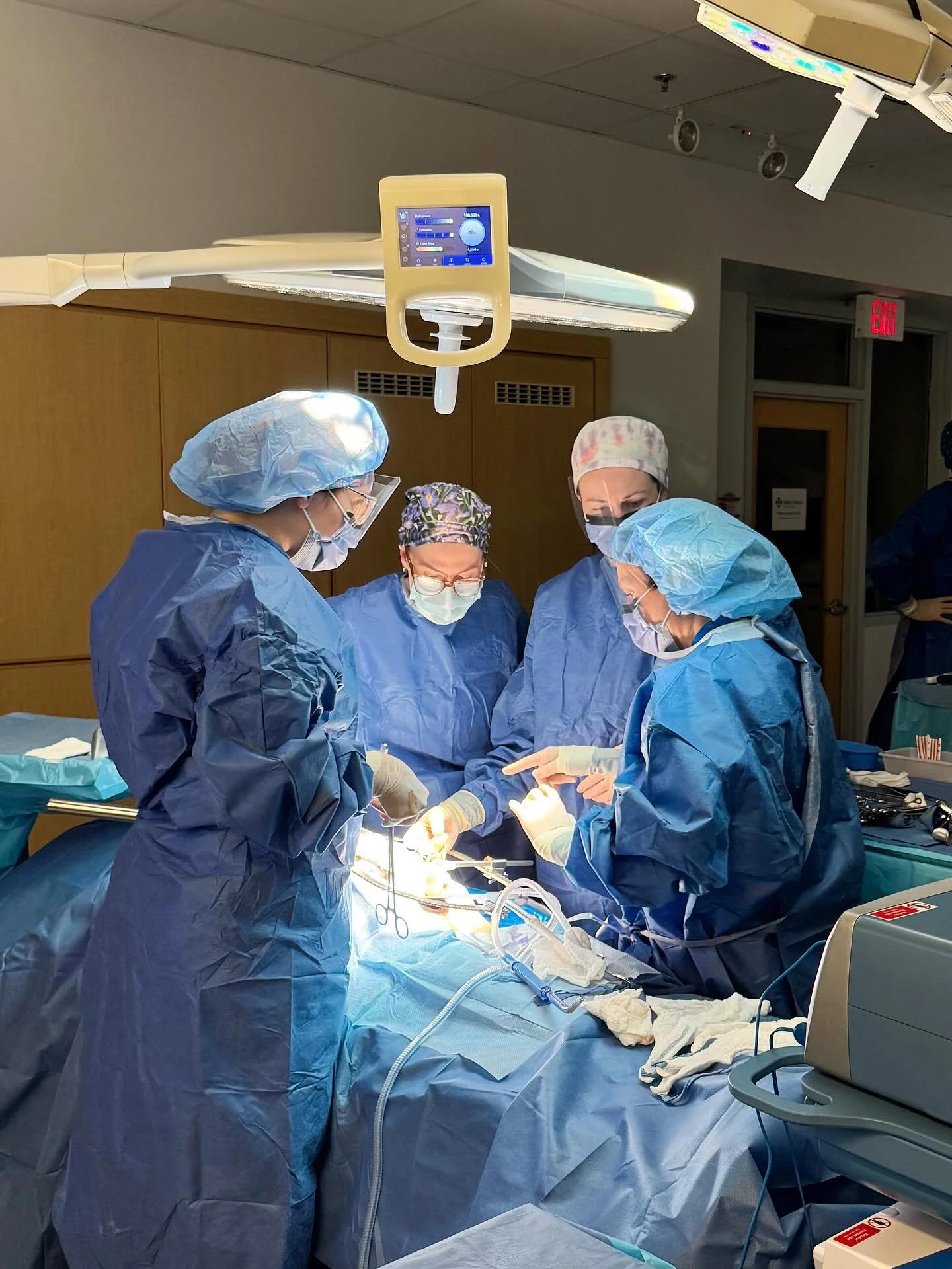 Recently, @dalobgyn residents visited the Skills Centre for an immersive high-fidelity surgical simulation with Dr. Scott, sharpening their skills in managing real-life complications that can arise in the operating room.

Building confidence, compete