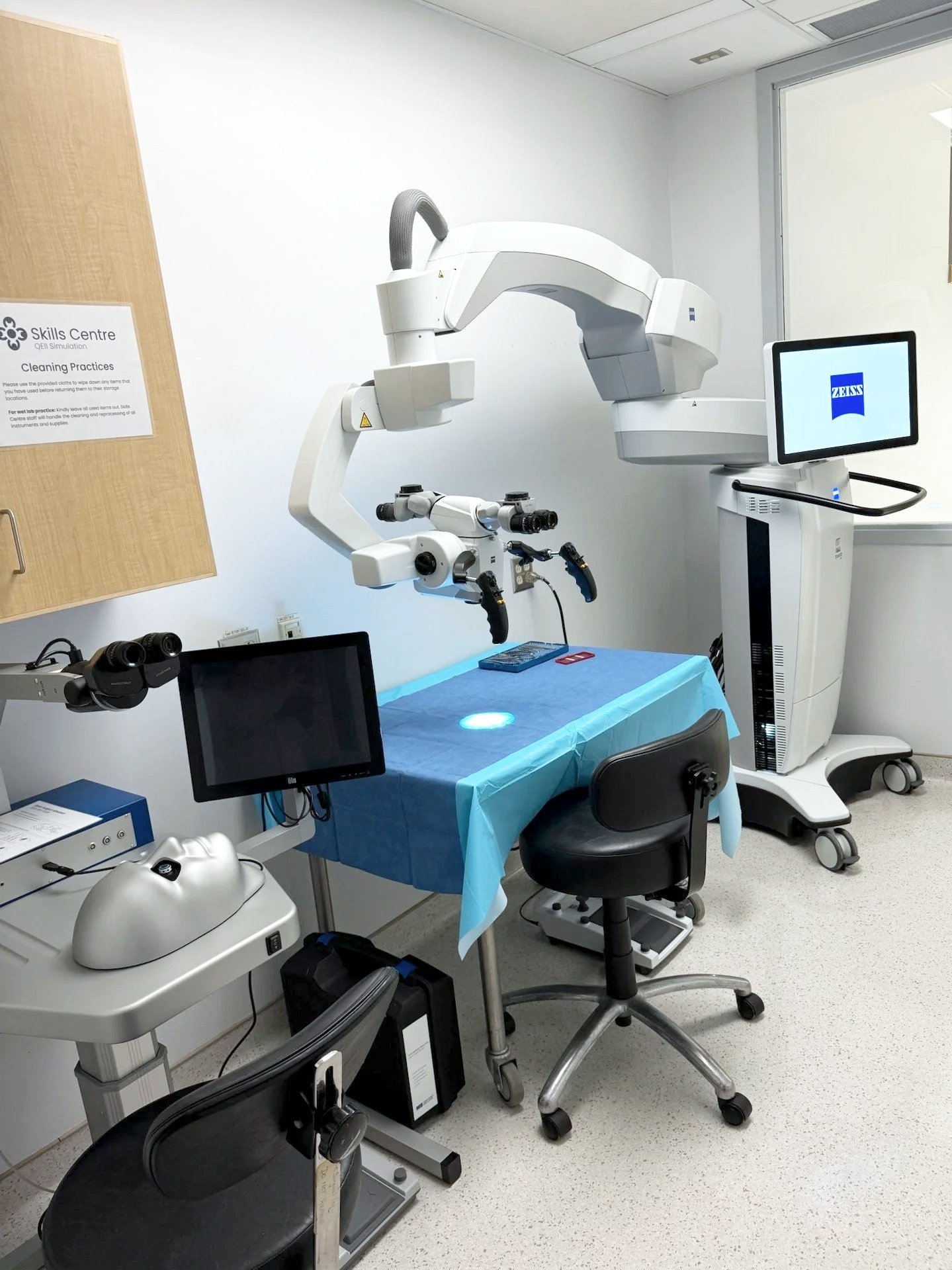 micro surgery / ophthalmology lab