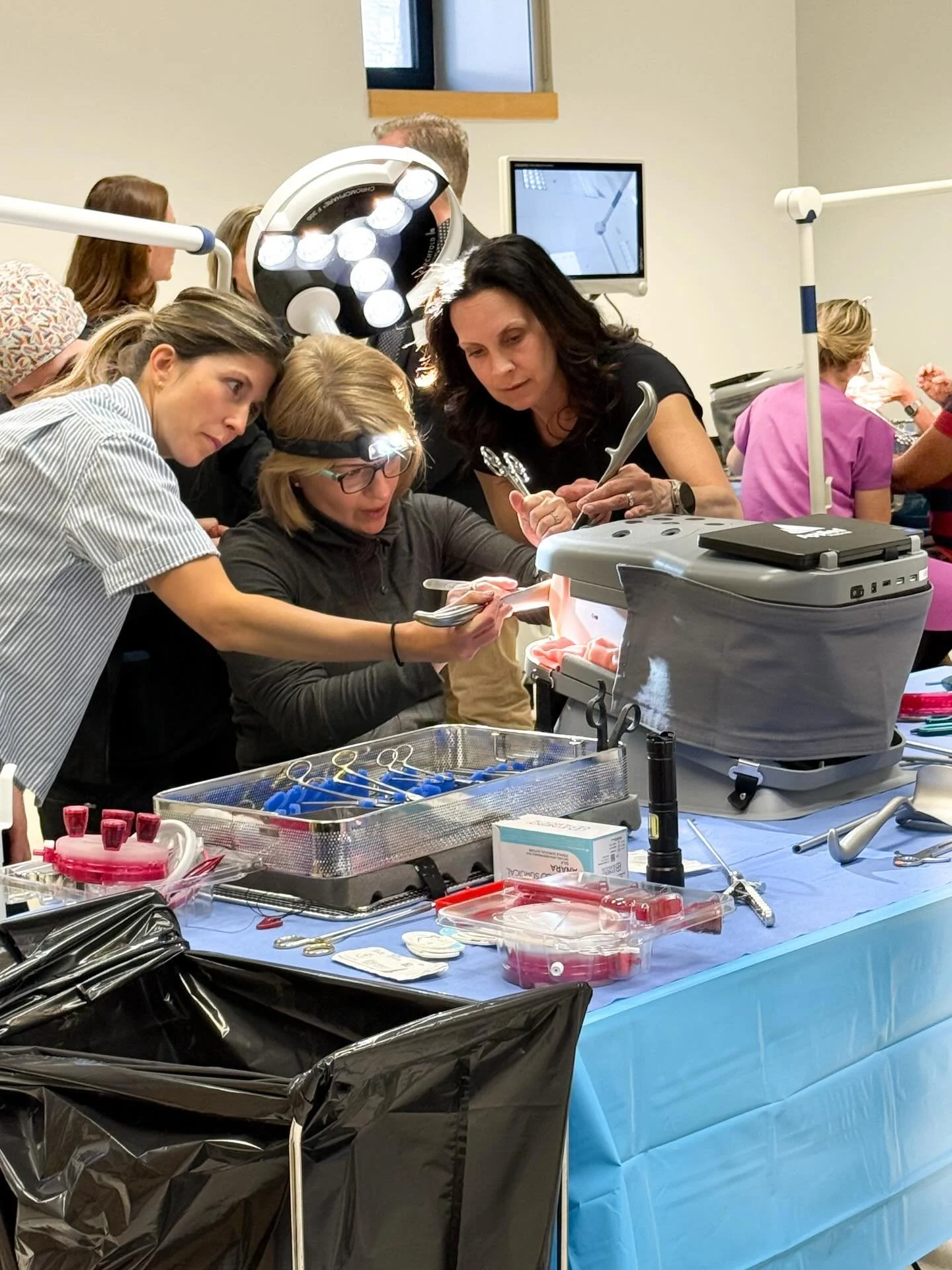 Gynecologists from across Canada recently joined us at the Skills Centre to explore @vnotes_saves, an innovative approach that blends laparoscopic precision with vaginal surgical techniques.

Advancing skills, expanding possibilities, and shaping the