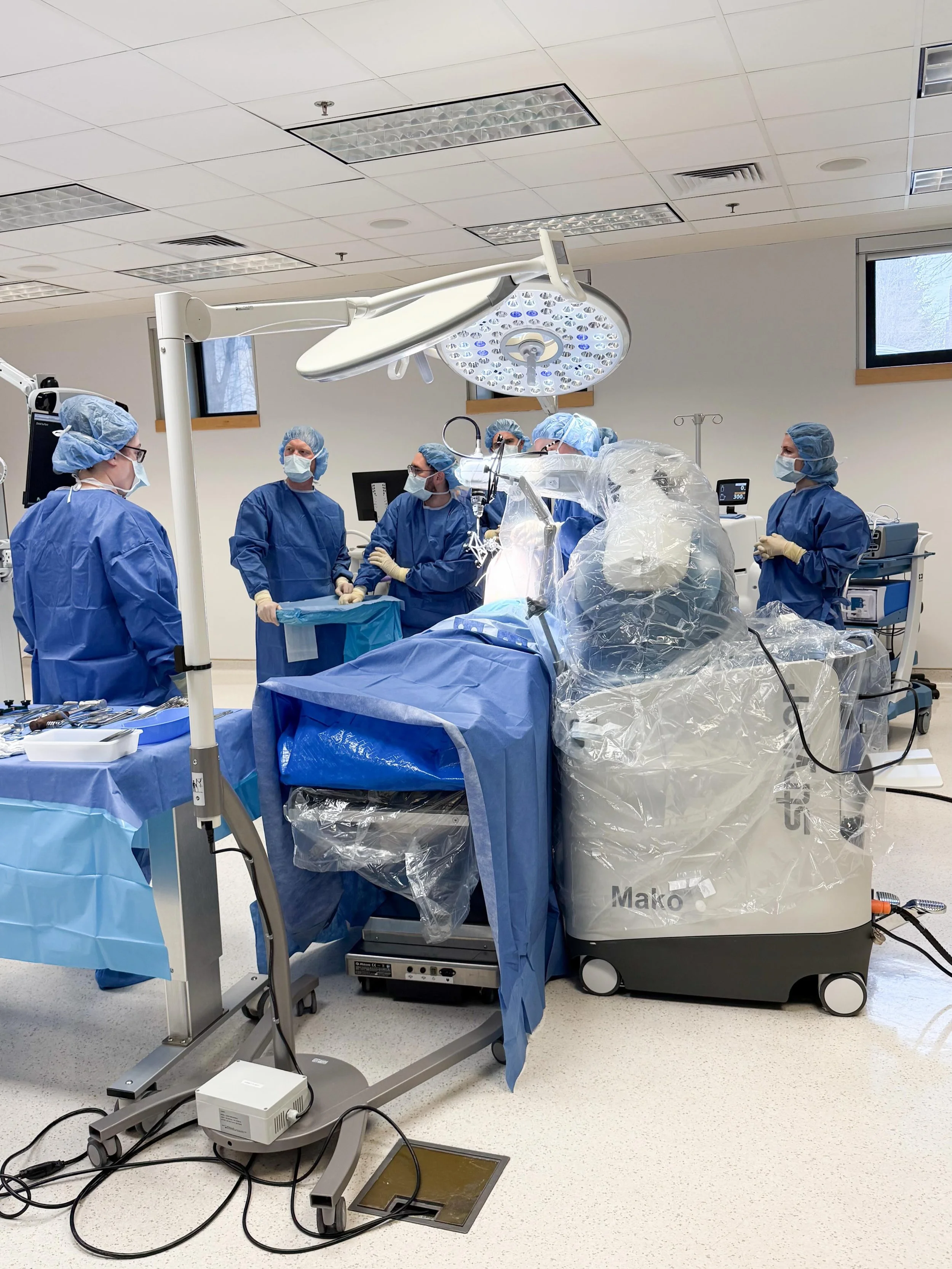 The Stryker Intro to Mako SmartRobotics session with Dr. Jennifer Leighton gave attendees the opportunity to gain firsthand experience with the Mako system. Practicing partial and total knee arthroplasty and total hip arthroplasty on cadaveric specim