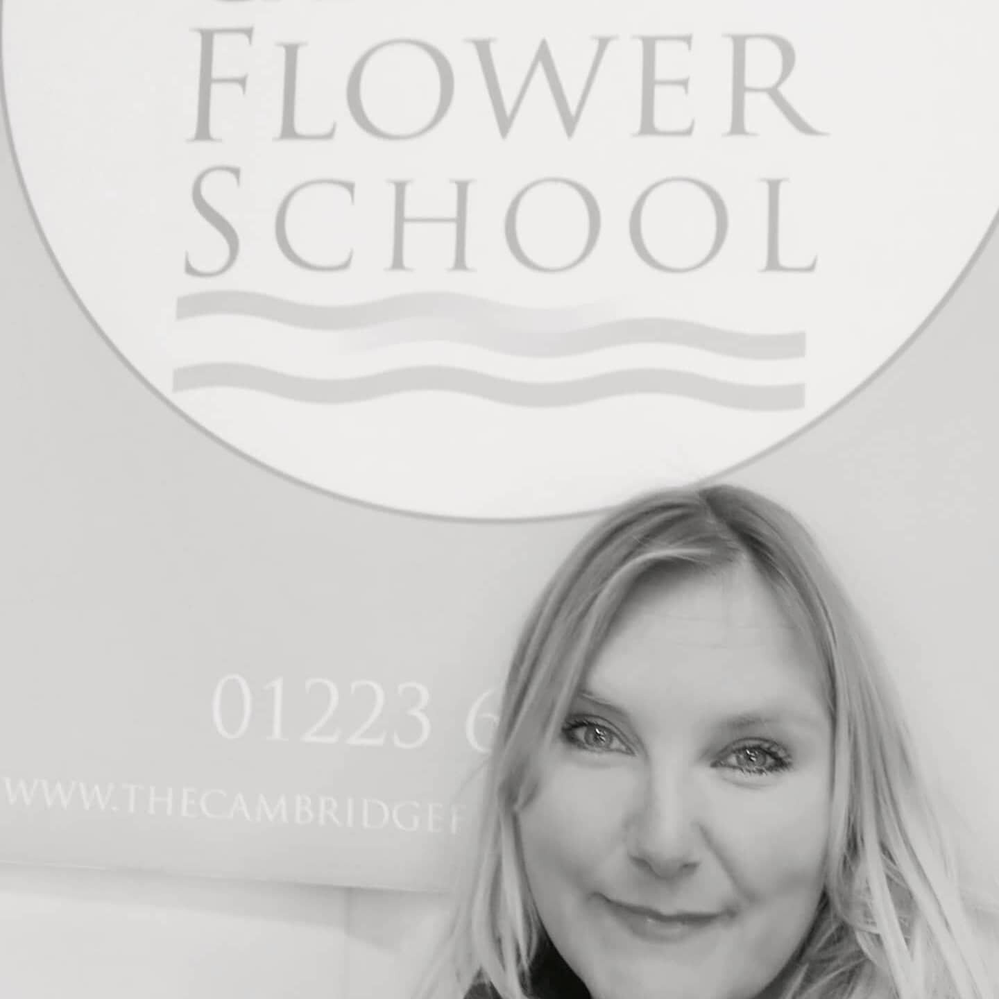 Everyday is a school day! 

I have had such a great day with Sarah from The Cambridge Flower School today. 

Having postponed twice due to COVID restrictions, we finally got the go ahead for my 1-2-1 bespoke funeral flower course.

It was so lovely t