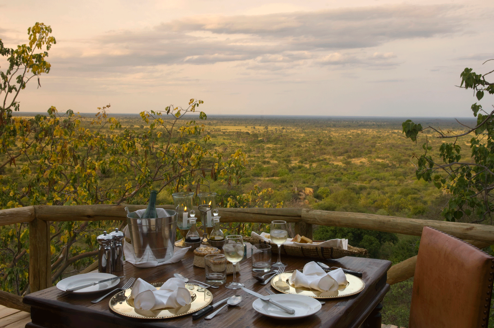 webElsa's-Honeymoon-Suite---Private-Dinner-on-Veranda.gif