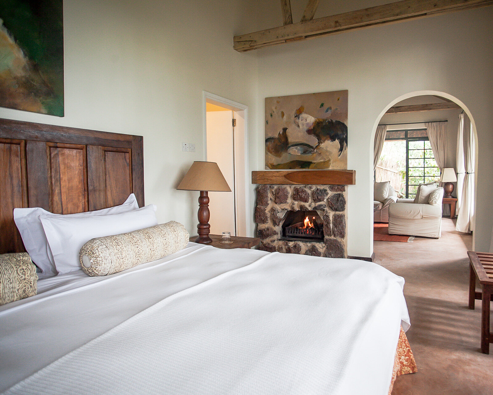 Komfortabelt rom på lodge i Uganda