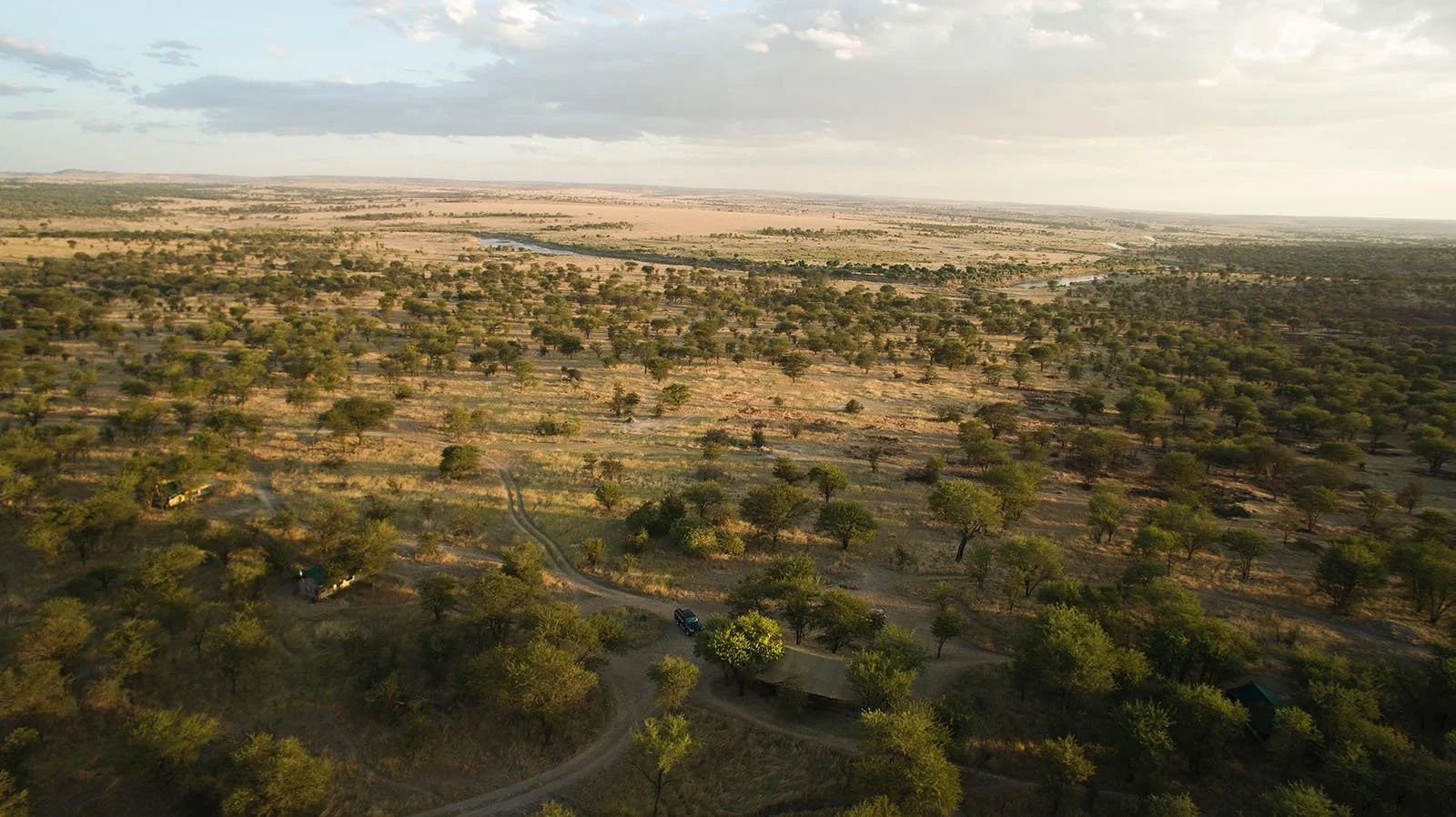 Serian’s Serengeti Lamai ligger omgitt av åpent landskap – en avsidesliggende base for safari i Serengeti, nord i Tanzania.