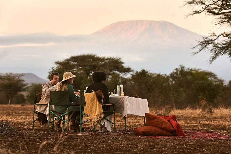 Middag i bushen med Kilimanjaro i bakgrunnen – Amboseli.