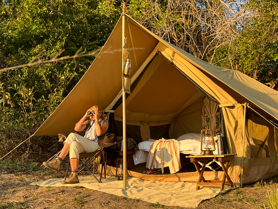 web900---safari-i-Tanzania---walking.png