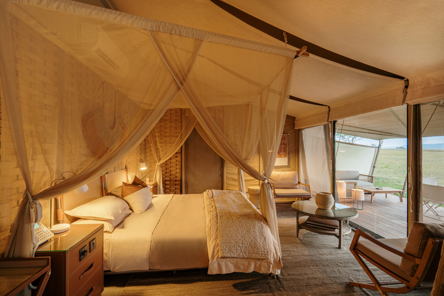 Luksus safari lodge i Tanzania med utsikt over savannen, del av en skreddersydd safari i Afrika.