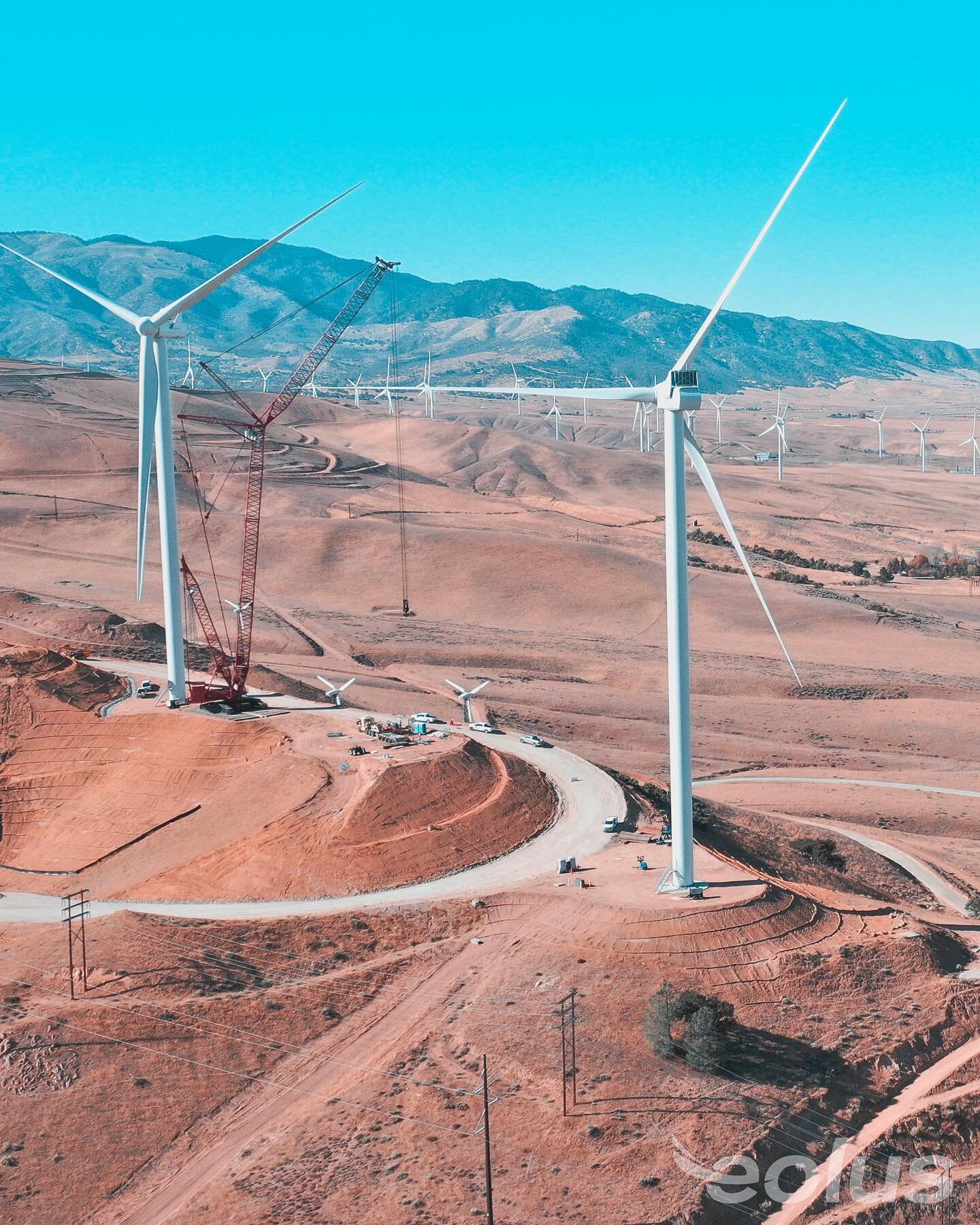 Our repowering project in California, Wind Wall 1, was completed in May 2021. The golden hills of Tehachapi are now home to 13 Vestas V126 wind turbines. At Eolus, we make renewable energy happen.
#WindWall1 #windenergy #windpower #windturbine #vesta