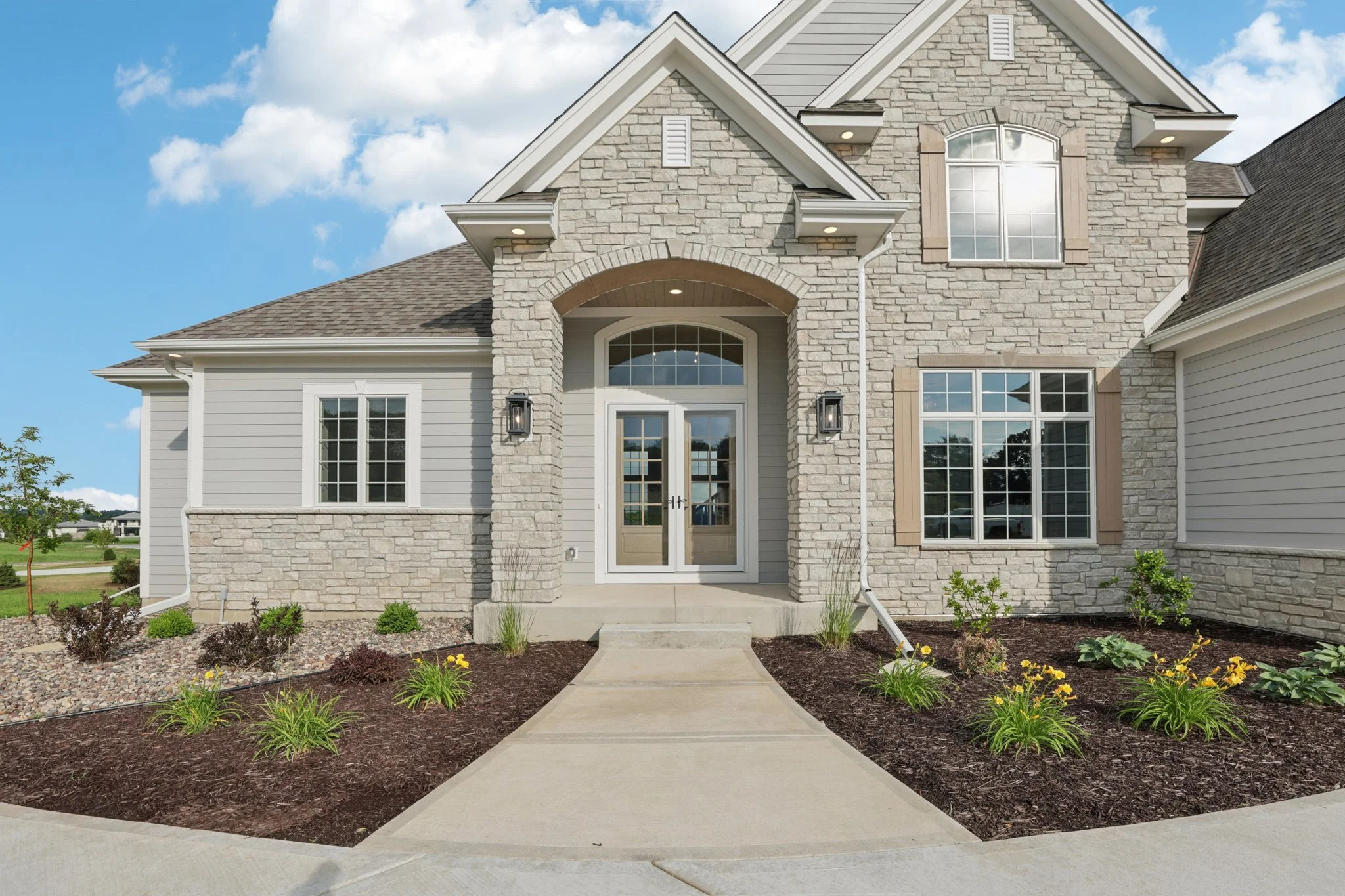 7-web-or-mls-White Cedar Dr-S0907-007.jpg