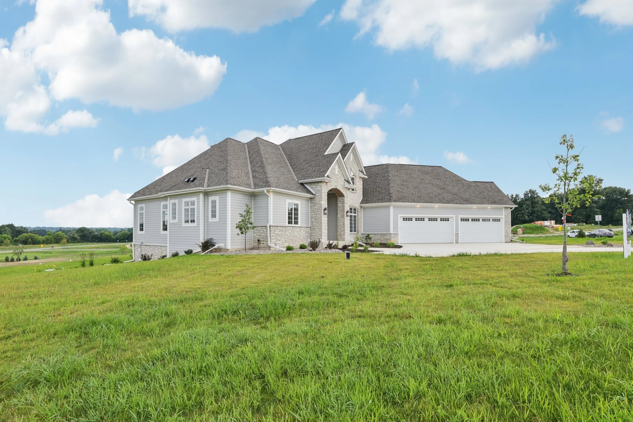 2-web-or-mls-White Cedar Dr-S0907-002.jpg