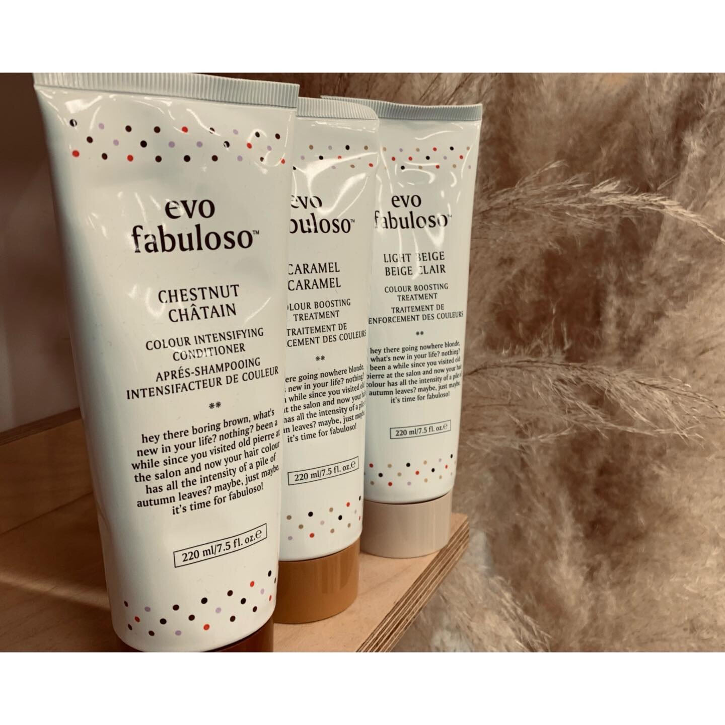 Evo Fabuloso ~ a colour boosting treatment that provides an instant colour boost, combined with a nourishing treatment to refresh or tone colour.
β¨ revive & add shine in just 3 minutes.
β¨ instantly refreshes/tones to intensify & extend the
