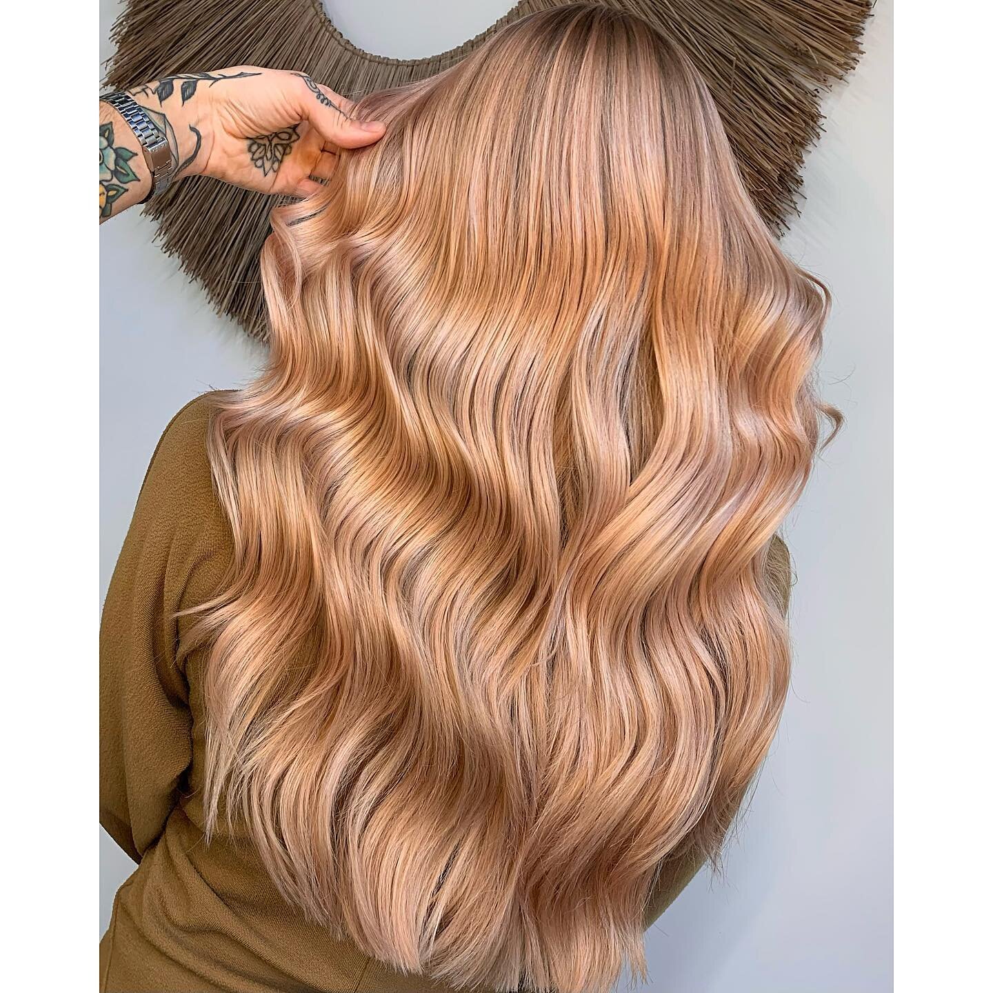 “Healing is a matter of time, but it is sometimes also a matter of opportunity.” ~ Hippocrates
Rose champagne airtouch by Stefano @stef_cape
.
.
.
.
.
.
.
.
.
#hackneywick #fishislandvillage #asianbalayage #asianbalayagespecialist #asia