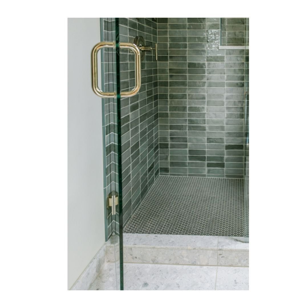 We are continually drawn to colors, textures and patterns that reflect nature and what we are so lucky to see out our back doors. Mother Nature does not let you forget her when you live in the PNW. Happy Earth Day! 

#interiordesign #bathroomdesign #