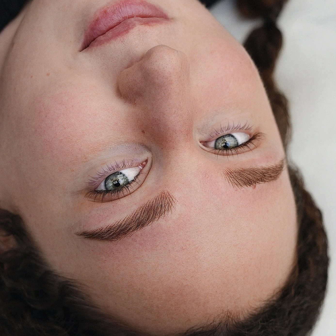 f you know, you know&hellip; creating soft texture and realistic hairstrokes on coarse red hair is NOT easy 🔥

So happy with how natural these brows turned out 🤍

Would you believe these are tattooed brows? 👀

#nanobrow #ottawamicroblading #ottawa