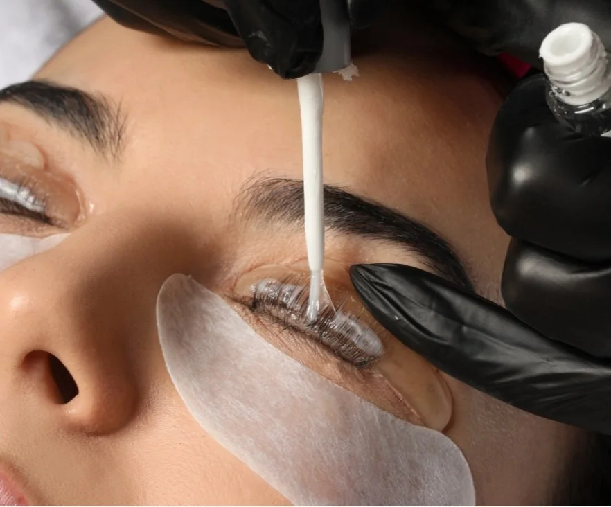EYELASH LIFT AND TINT