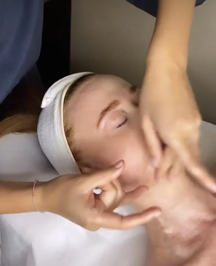 What happens in a sculpting facial?