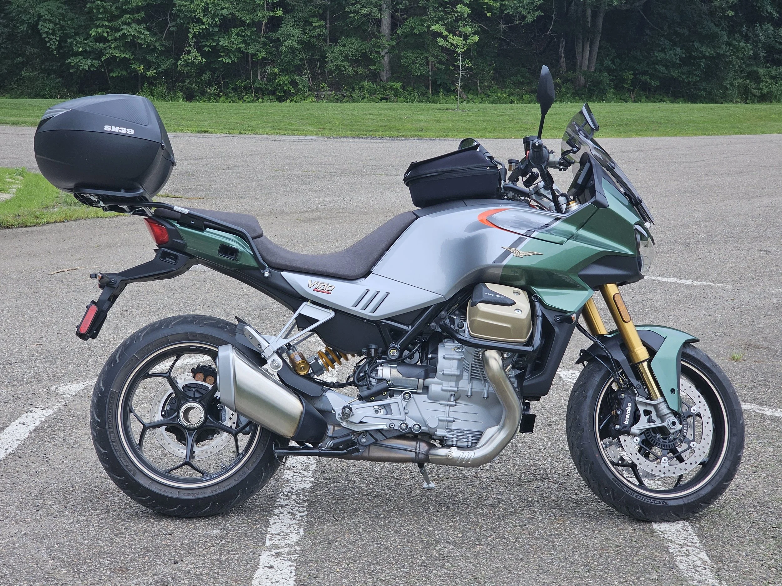 6106-1:4-BIG Rim on Wallace Gingerich's Moto Guzzi V100 Mandello.RS.jpg