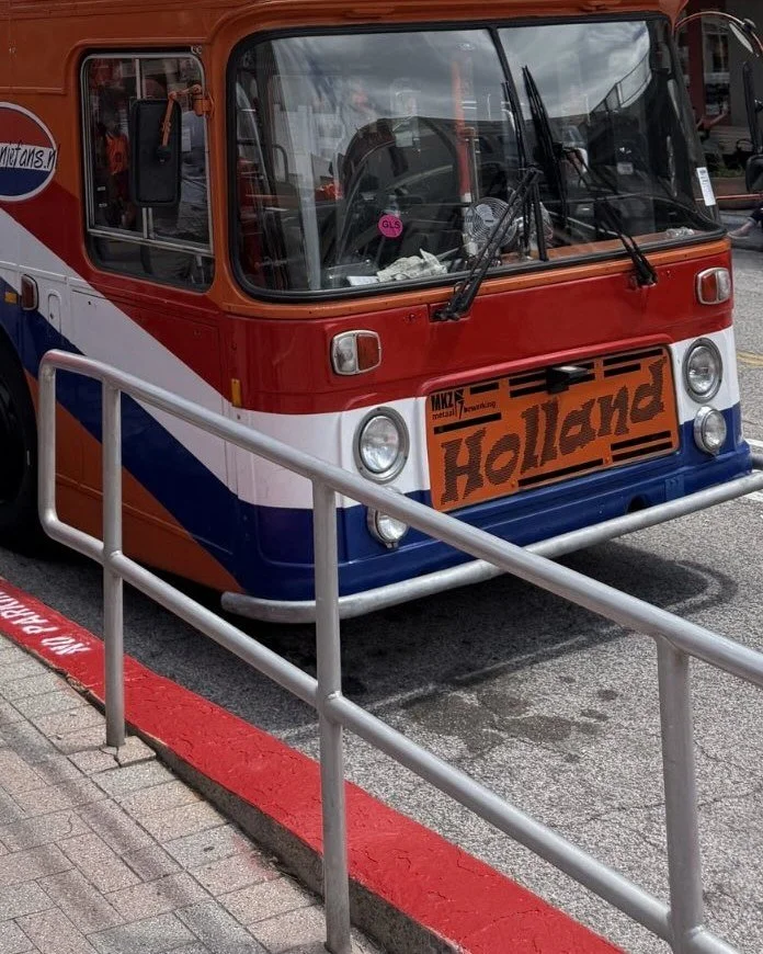07-dutch-orange-fan-bus.jpg