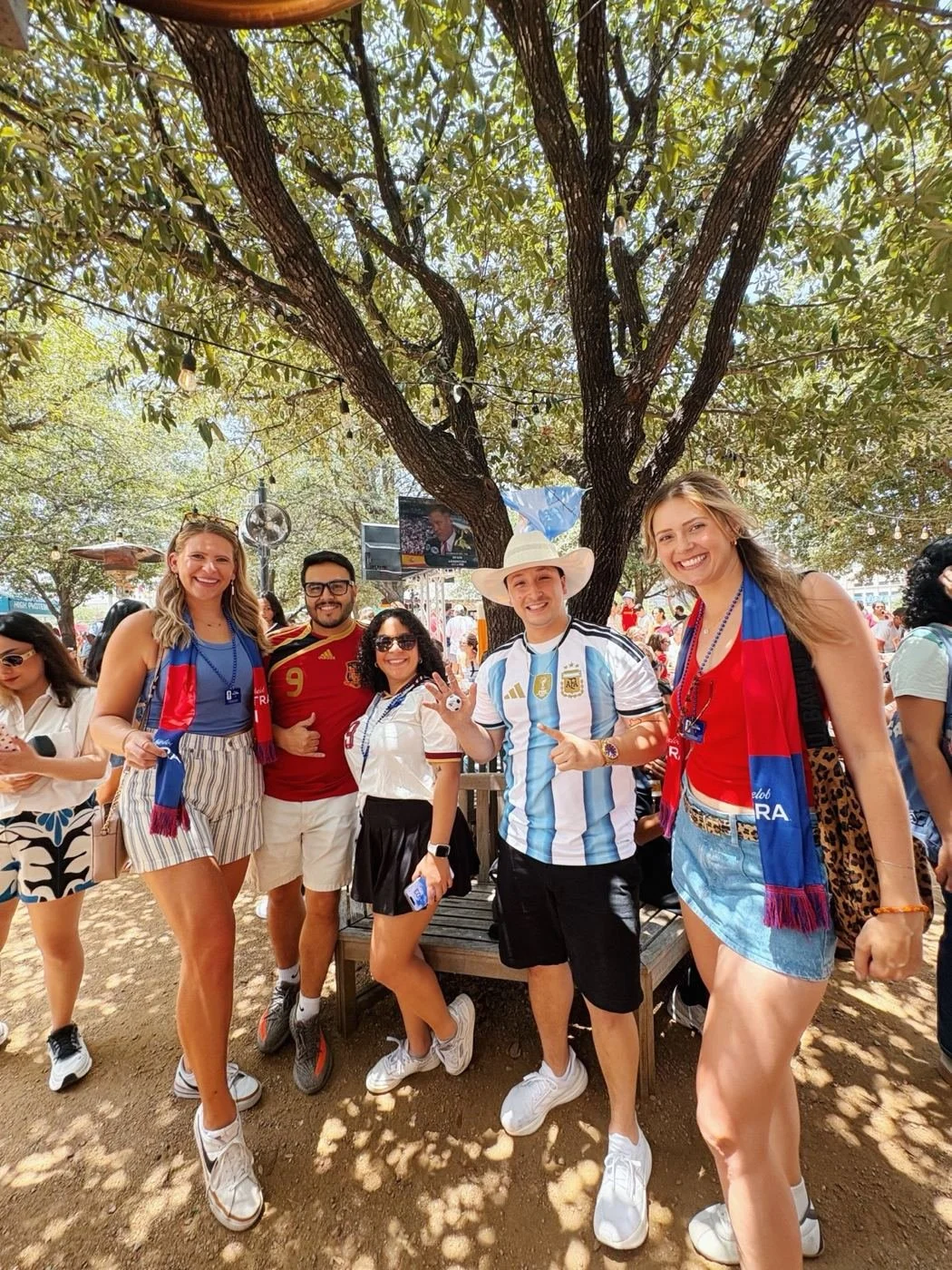 19-argentina-fans.jpg