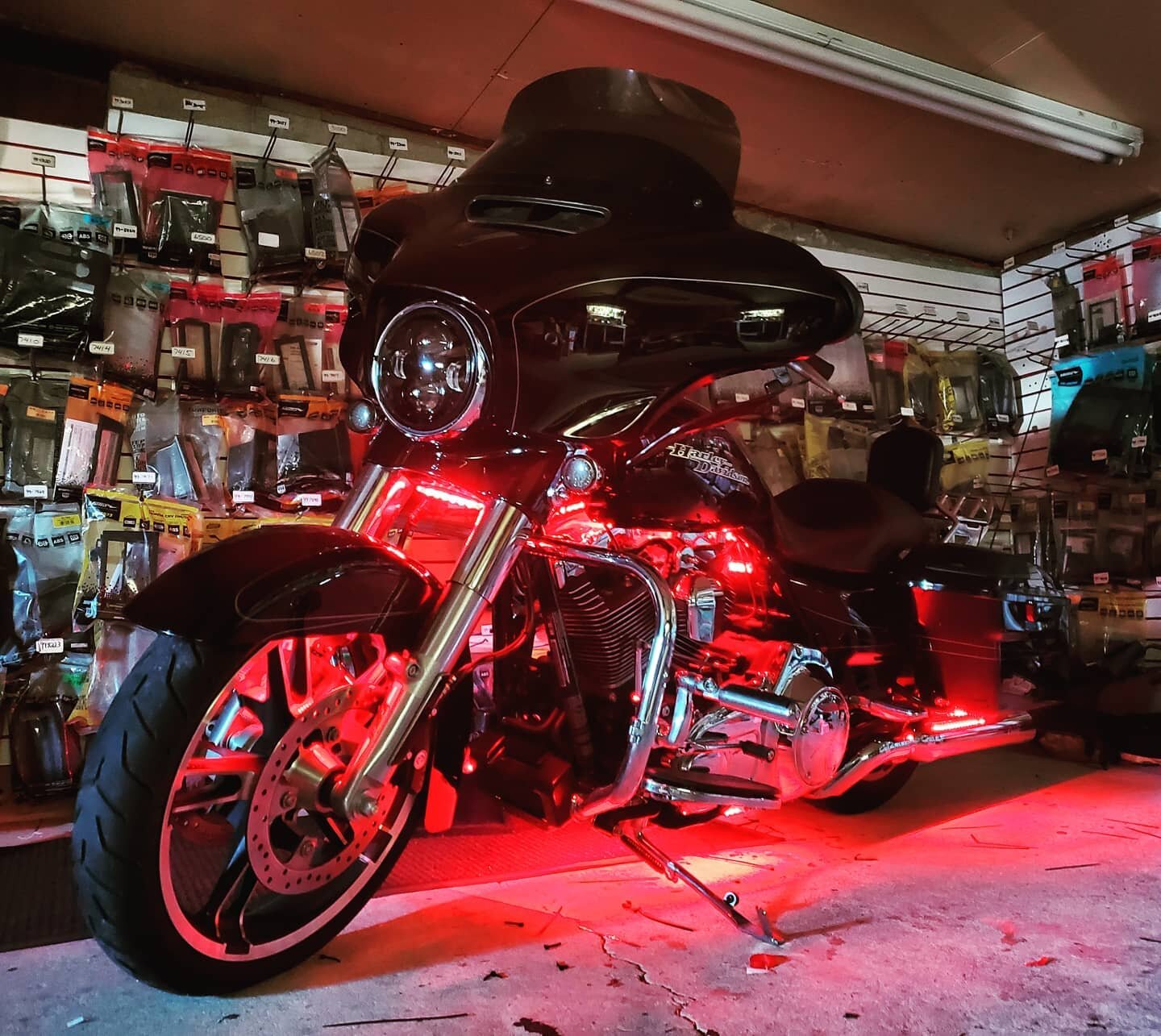 LED kit on this Harley Davidson 

#mecp #mobileelectronics #installer #12volt #ledlights #led #opt7lighting #happycustomer #harleydavidsonnation #davidson #harleydavidsonaddicts #harleysofinstagram #findyourfreedom #bikersofinstagram #livetoride #har