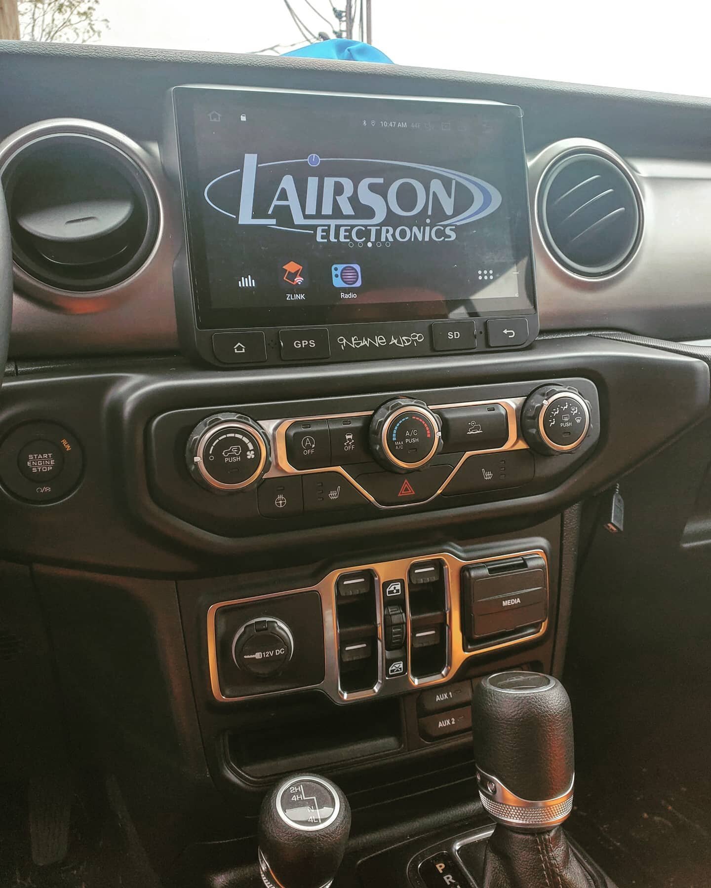 Installed an aftermarket oem radio replacement for this 2020 jeep gladiator from @insanejeepaudio

#jeep #jeepgladiator #carplay #headunit #mecp #mobileelectronics #installer #12volt #happycustomer #southjersey #business