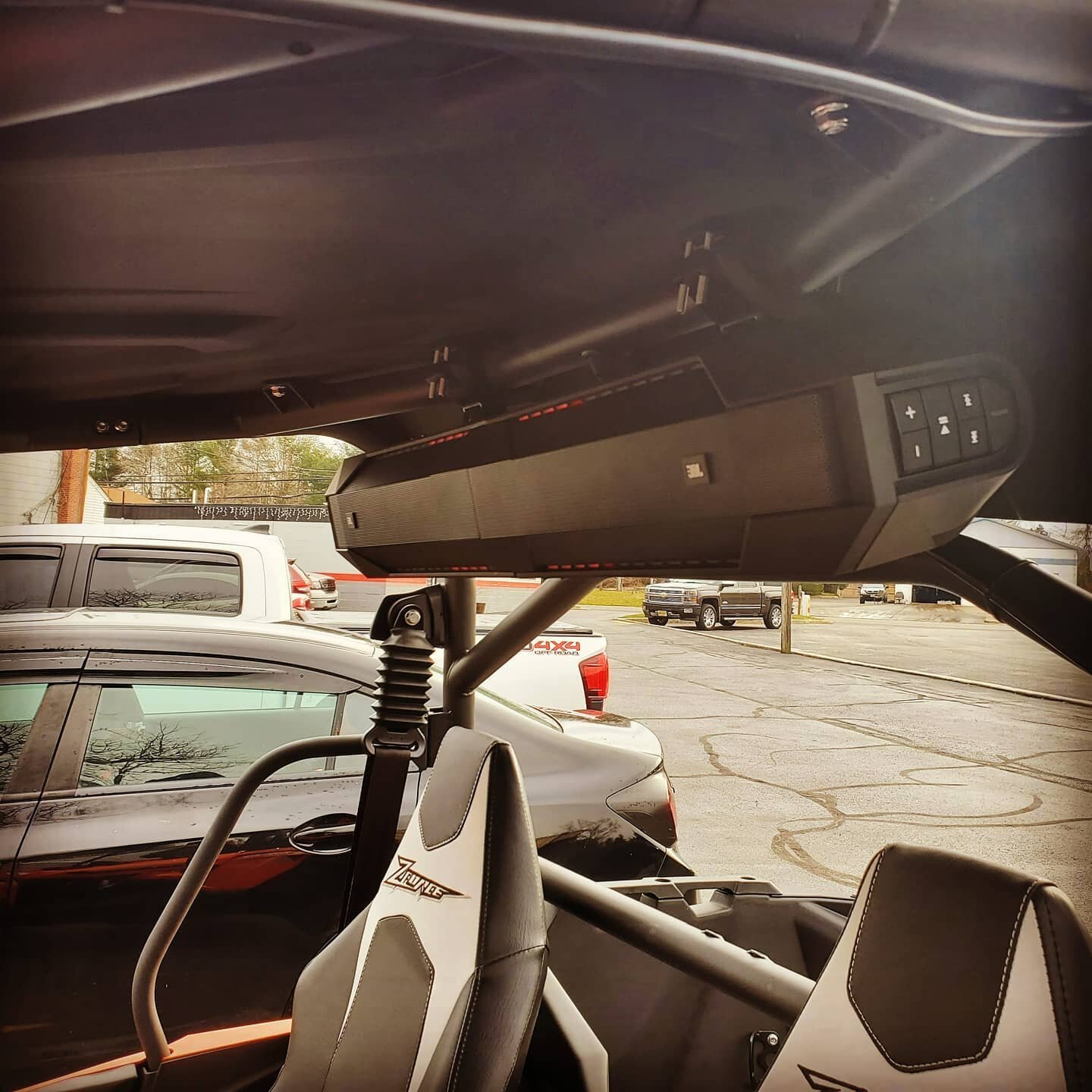 Installation of a Hiese light bar along with JBL's UB4100 Amplified sound bar

#mecp #mobileelectronics #installer #12volt #happycustomer #southjersey #business #ledlights #led #HeiseLED #weare12volt #jblpro
