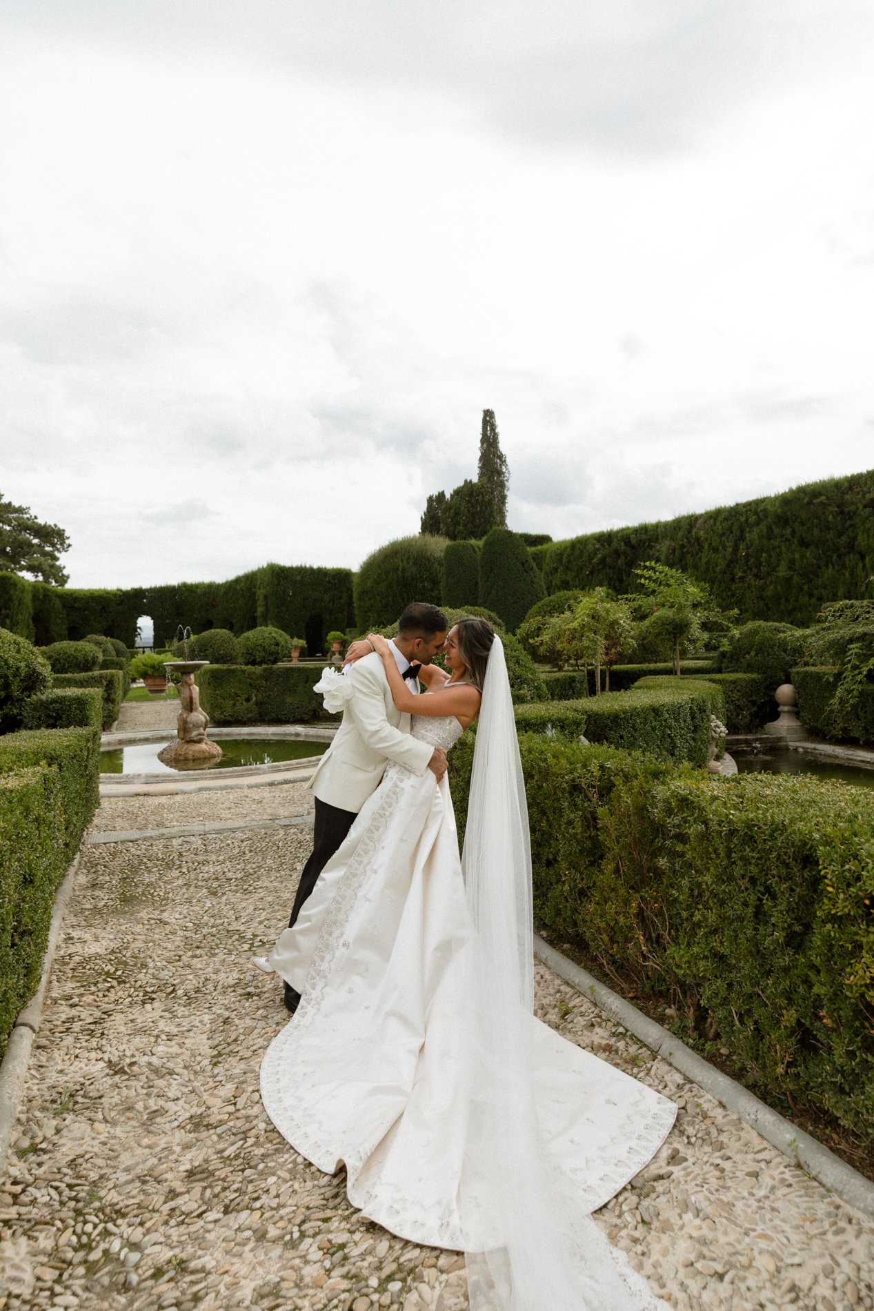 Destination wedding in Italian sculpted gardens, Villa Gamberaia, Tuscany