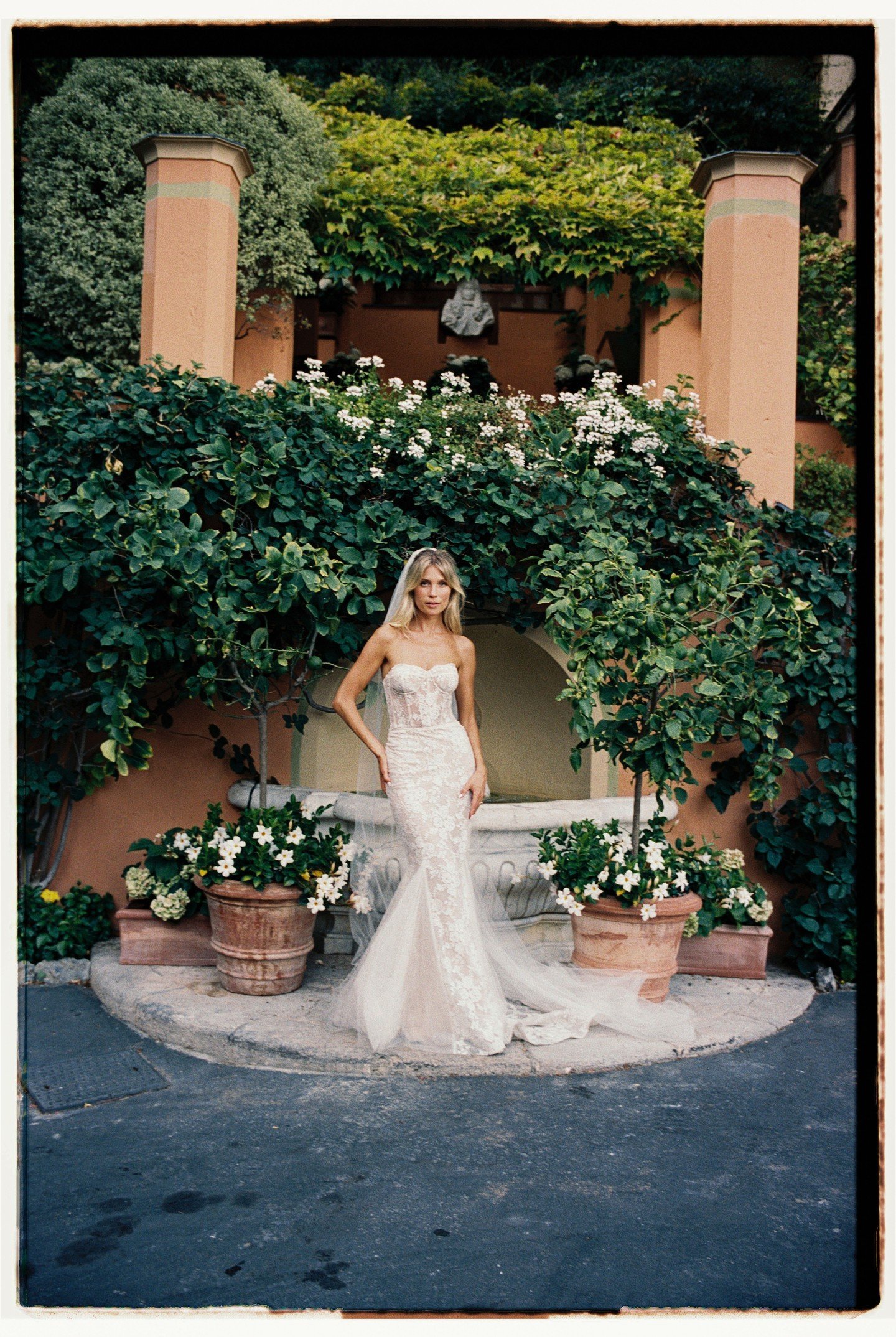 FILM PHOTOGRAPHY = TIMELESS WEDDING PHOTOS 🤍

We're still on that film photography hype. 

Check out these gorgeous captures from our talented La Lista recommended photographers. 

Want to find the best film photographer for your Italian wedding? Ch