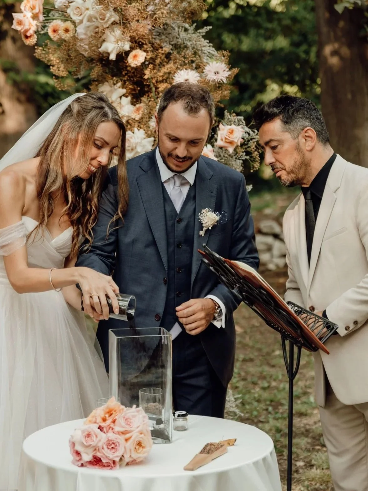 Sissi Eventi Officiant Agency Service - Civil Wedding / Legal Ceremony, Service - Symbolic Wedding, Service - Elopement, Service - Interpreter Service, Service - Legal Paperwork Assistance 