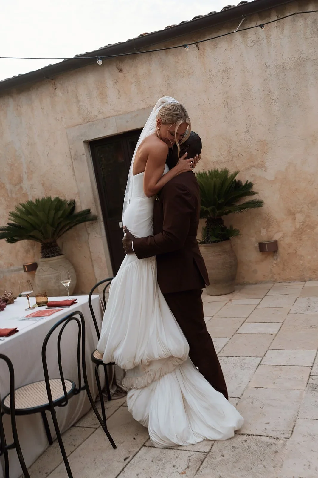 julie+and+mu+at+borgo+del+carato_+sicily+by+faye+wilde+photography-912 (1).webp