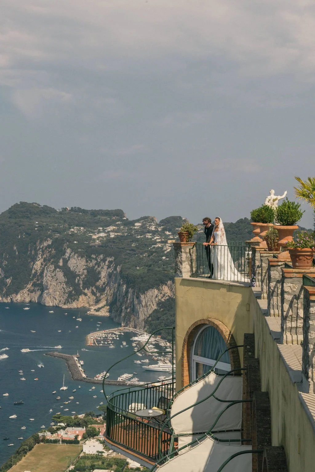 Georgana + Vinny’s clifftop vows on Capri’s cobalt coast