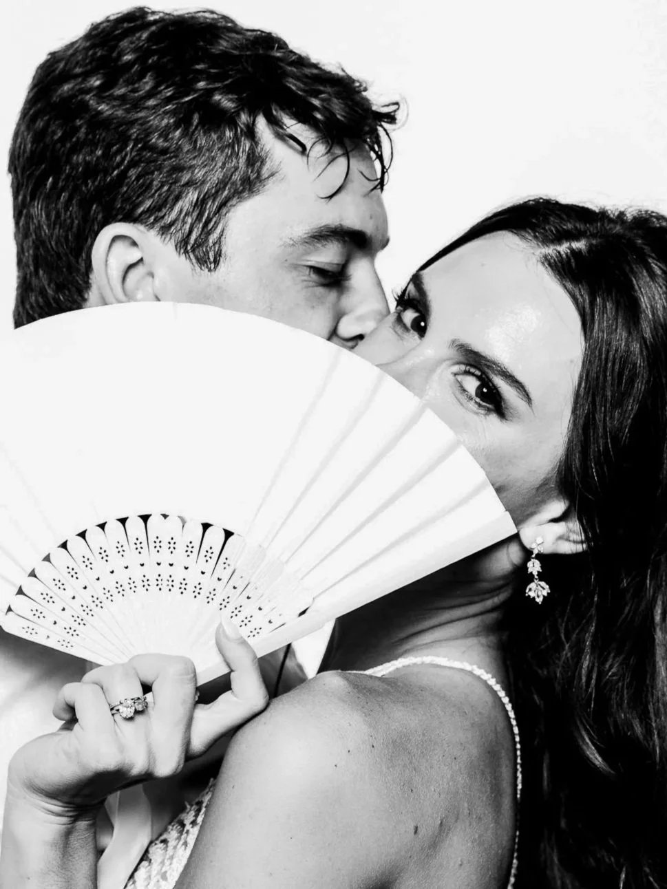 ILWhite Modern Elegant Portraits Experience Type - Portrait Studios & Photobooths 