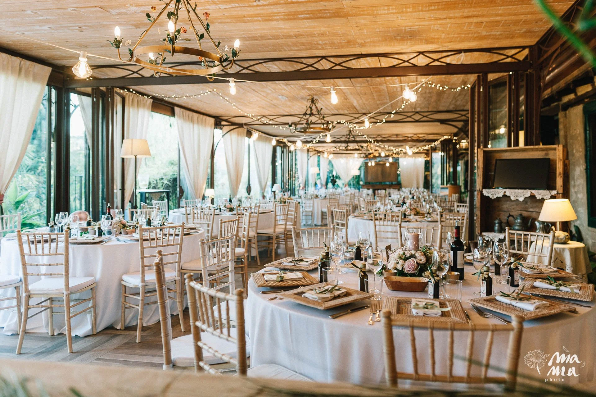Round tables in the Restaurant Hall - Mamaphoto & Video.jpg