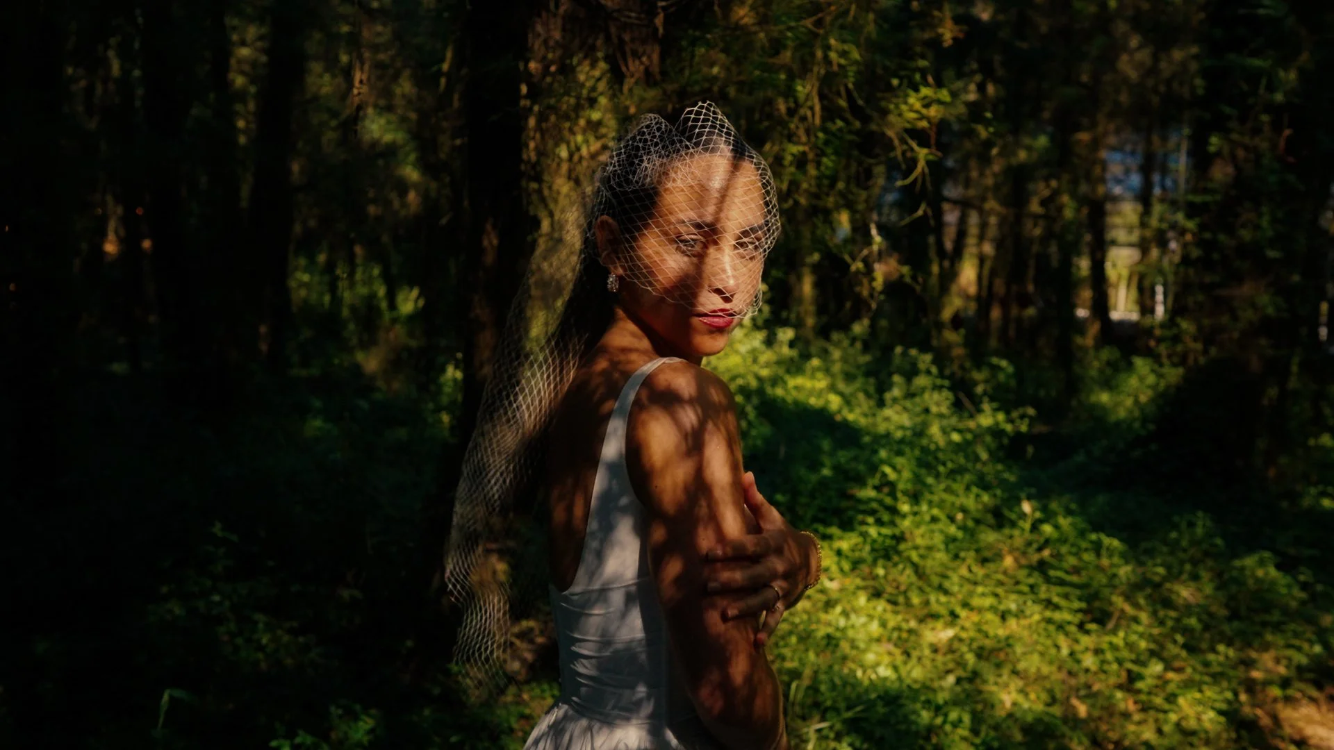 The Teaser  Copiar 01.00_00_17_01.Imagen fija010.jpg