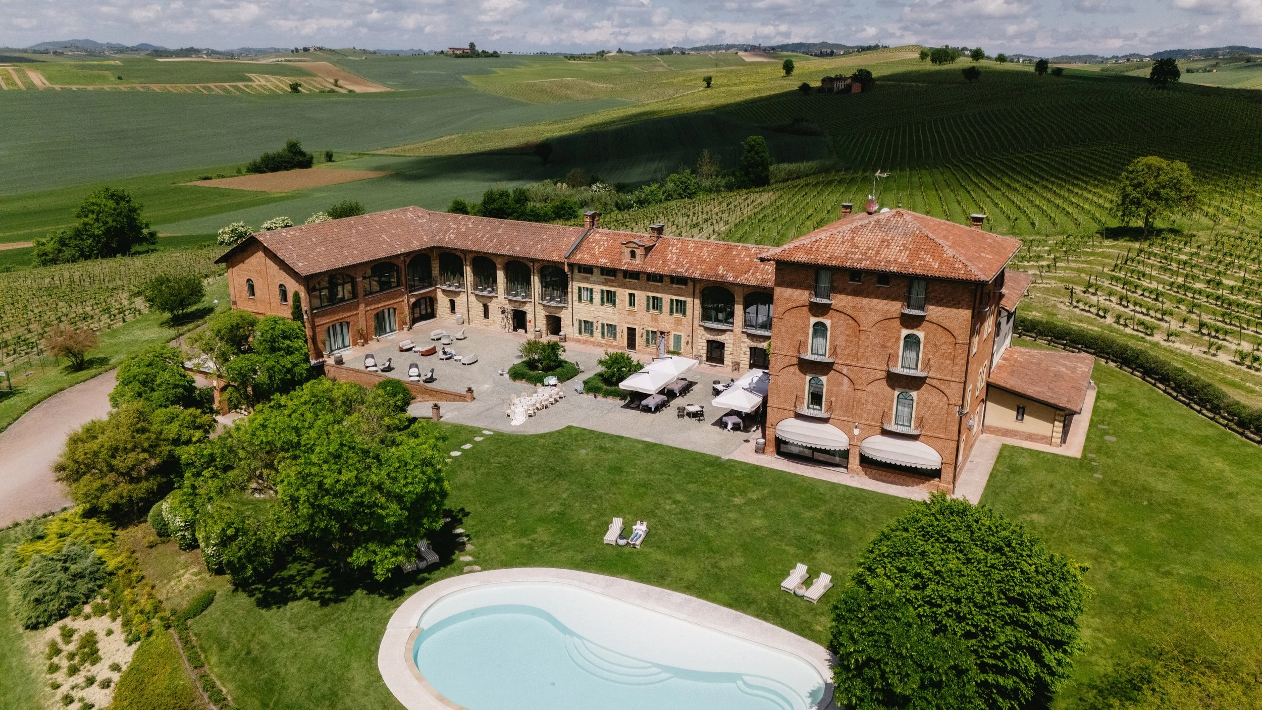 Tenuta Montemagno Relais & Wines  Max Guests - 200+ Distance - More than one hour, Airport - Milan 