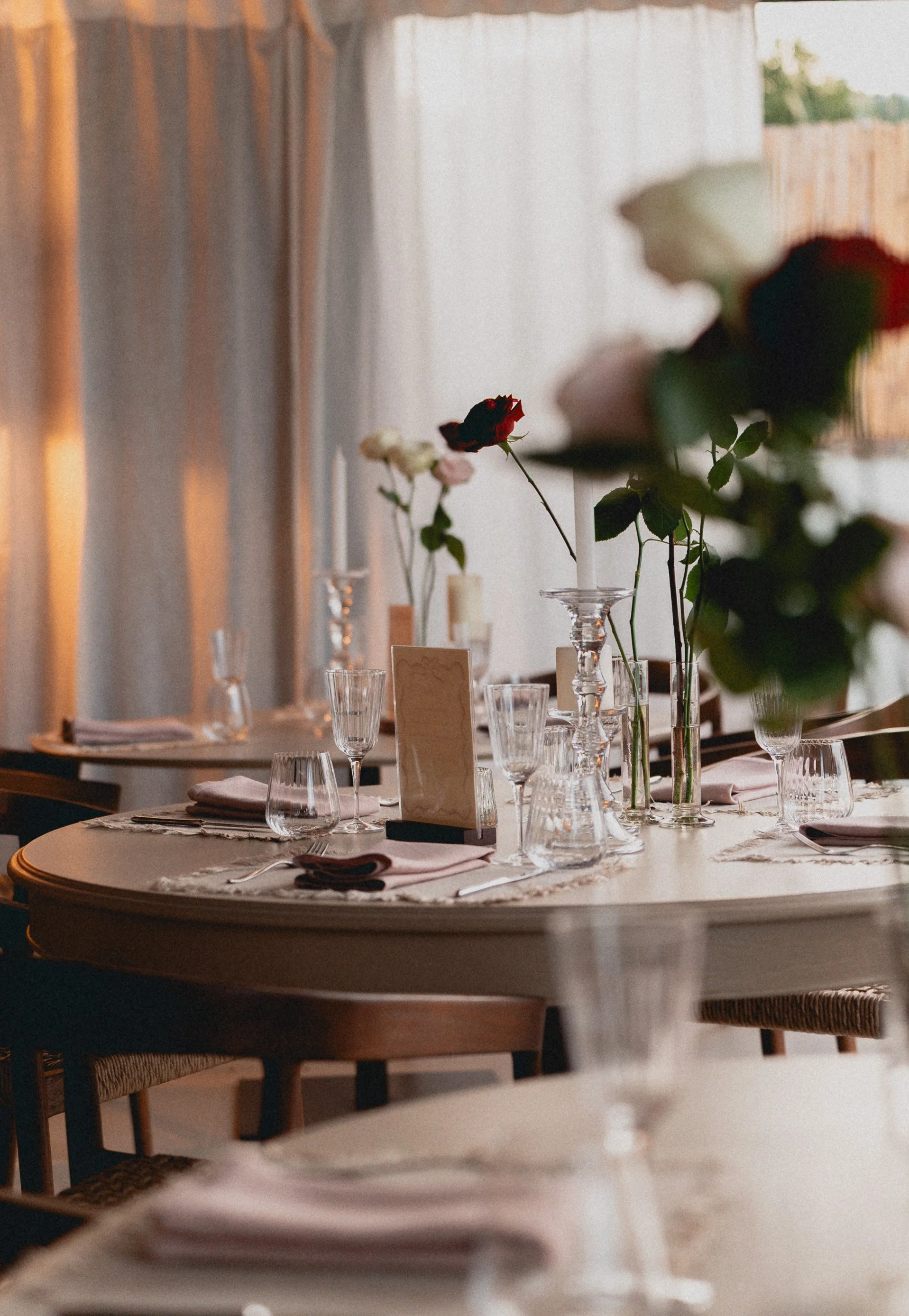 le-cabane-inside-tables.jpg