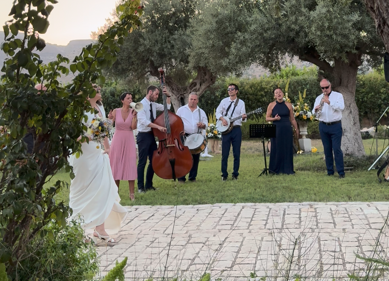 roaming band - jazzamuri.png